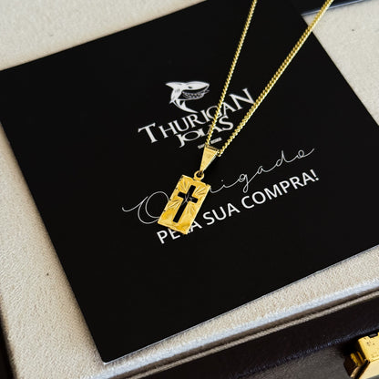 Colar Plaquinha Crucifixo Vazado - Corrente Grumet Banhado A Ouro 18k