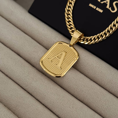 Colar Plaquinha De Letra - Corrente Lacraia 6mm Banhado A Ouro 18k