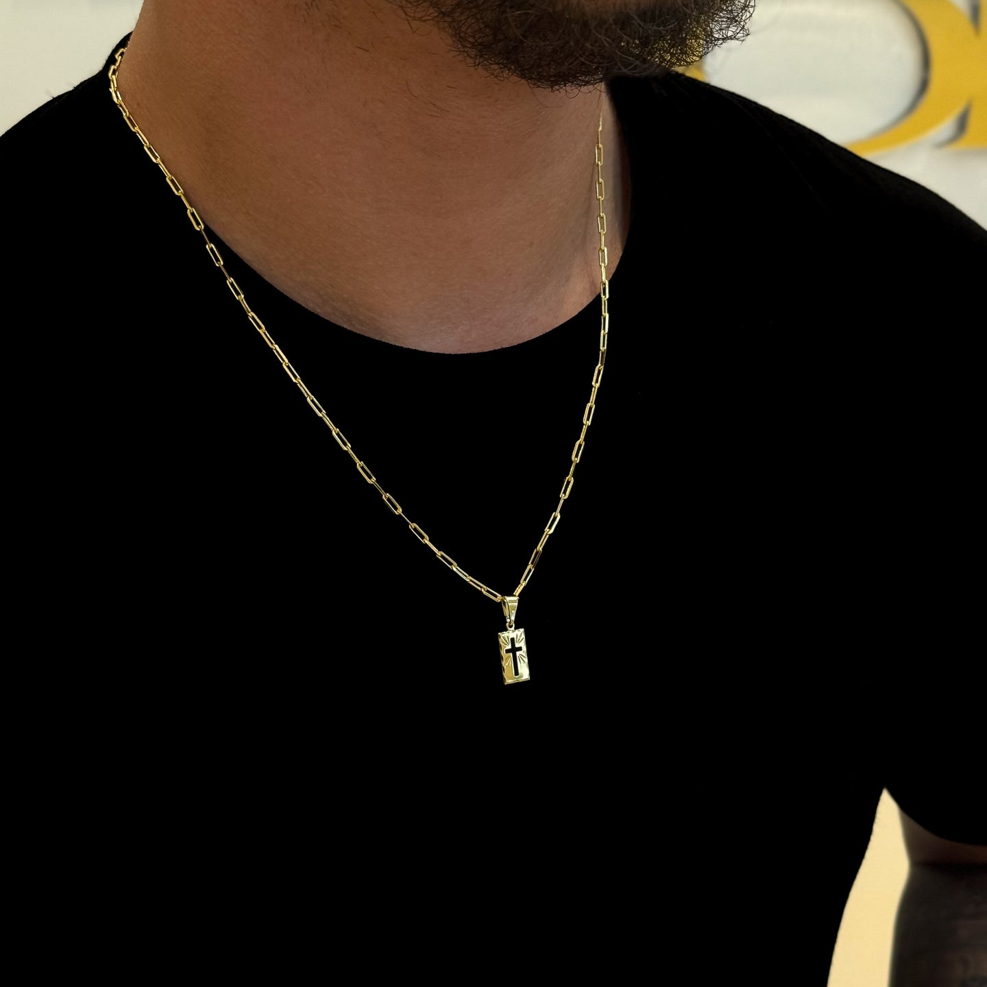 Colar Plaquinha Crucifixo Vazado - Corrente Cadeado Alongado Banhado A Ouro 18k