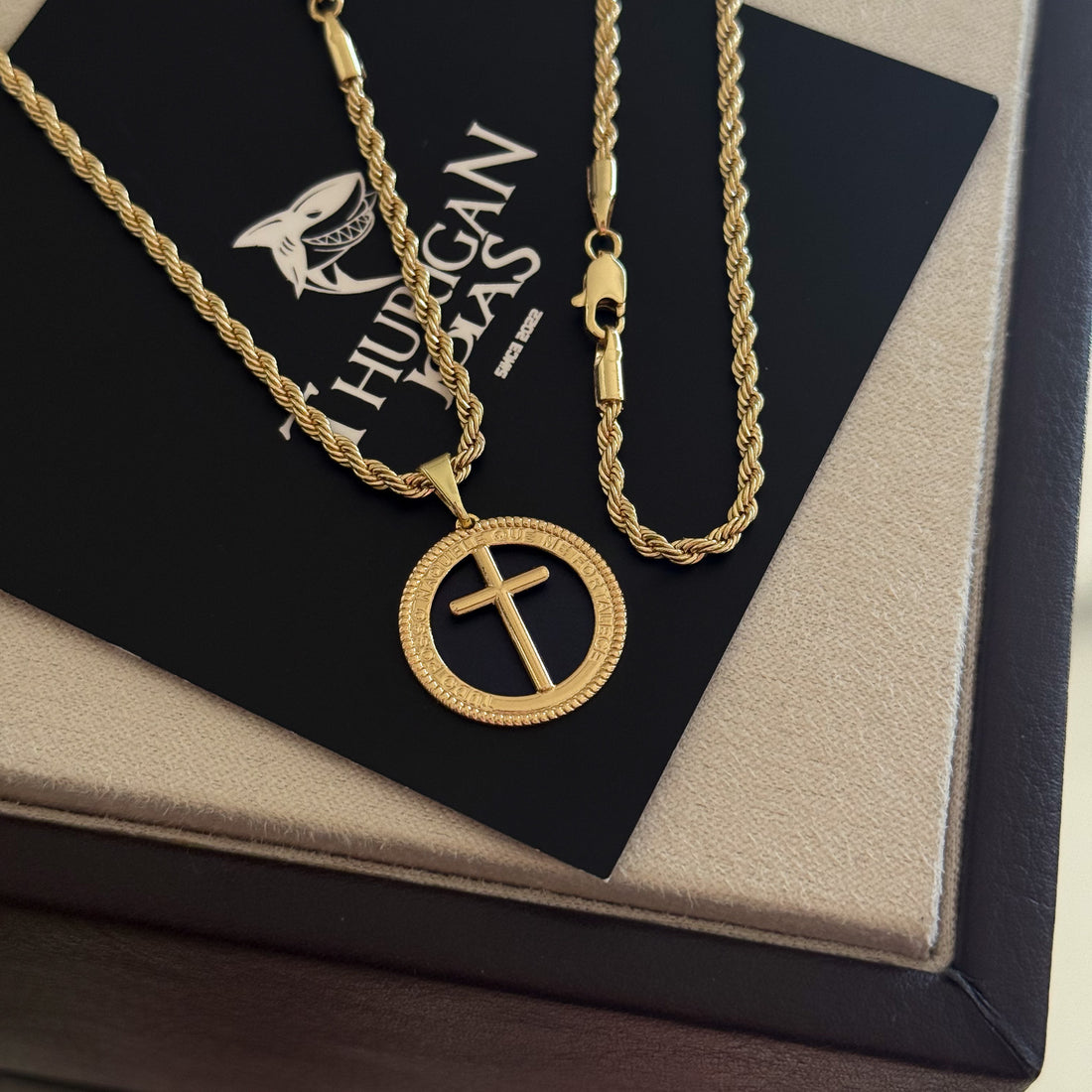 Colar Medalha Com Crucifixo - Corrente e Pulseira Baiana Banhado A Ouro 18k