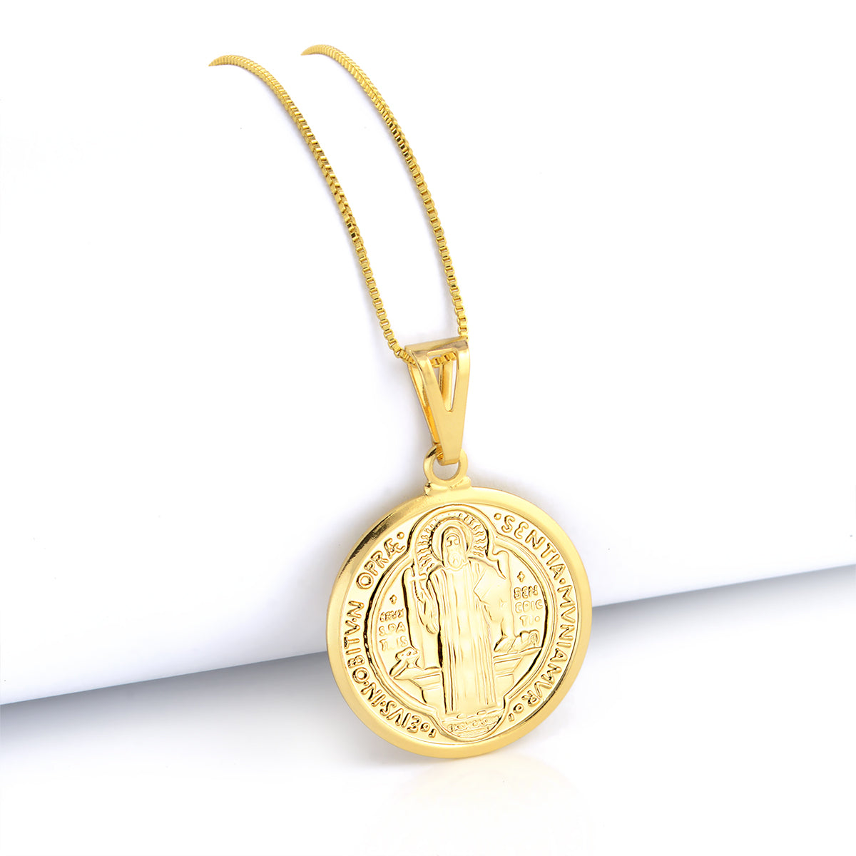 Pingente Medalha De São Bento 1,5x1,5cm Banhado A Ouro 18k