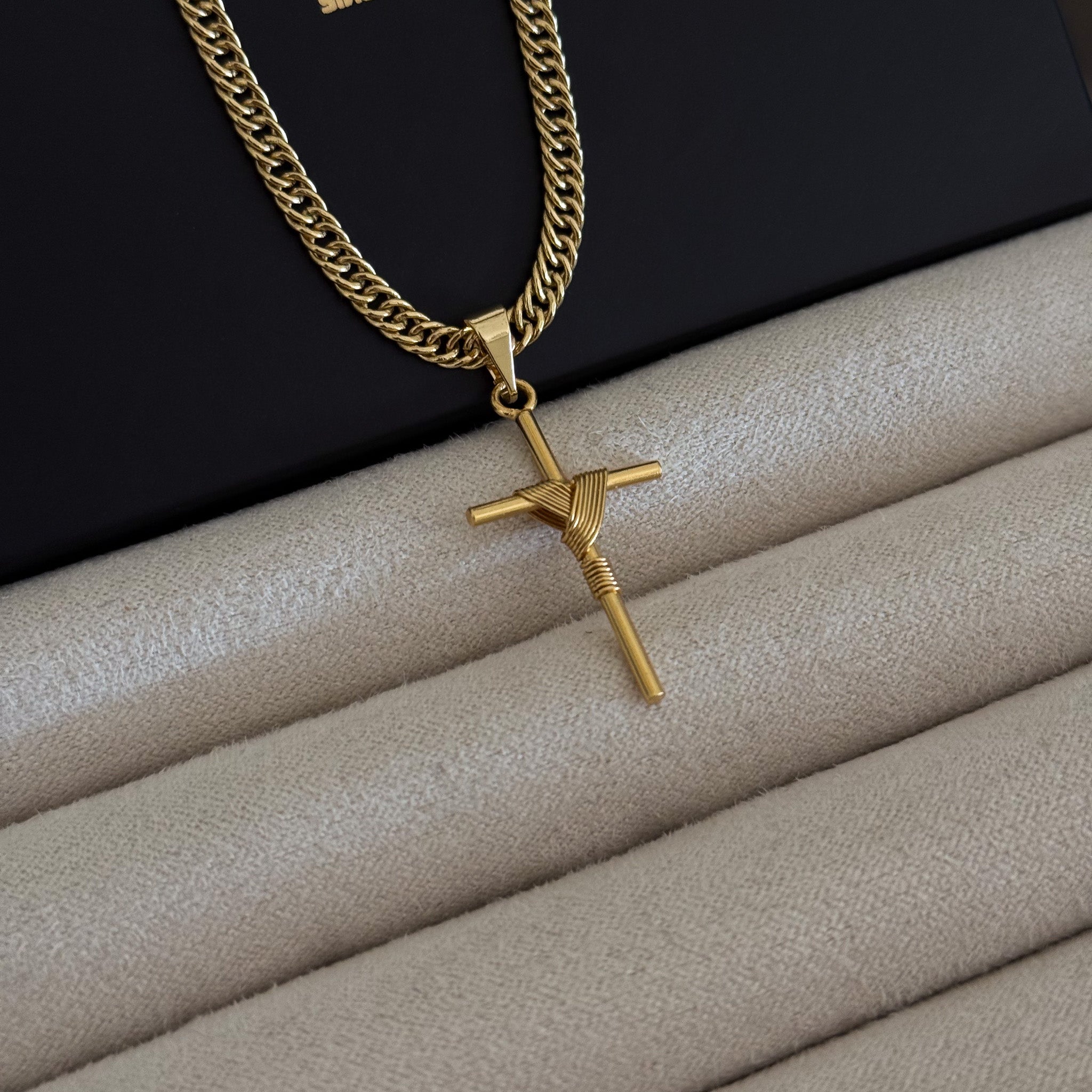 Colar Crucifixo Palito P - Corrente Lacraia Banhado A Ouro 18k