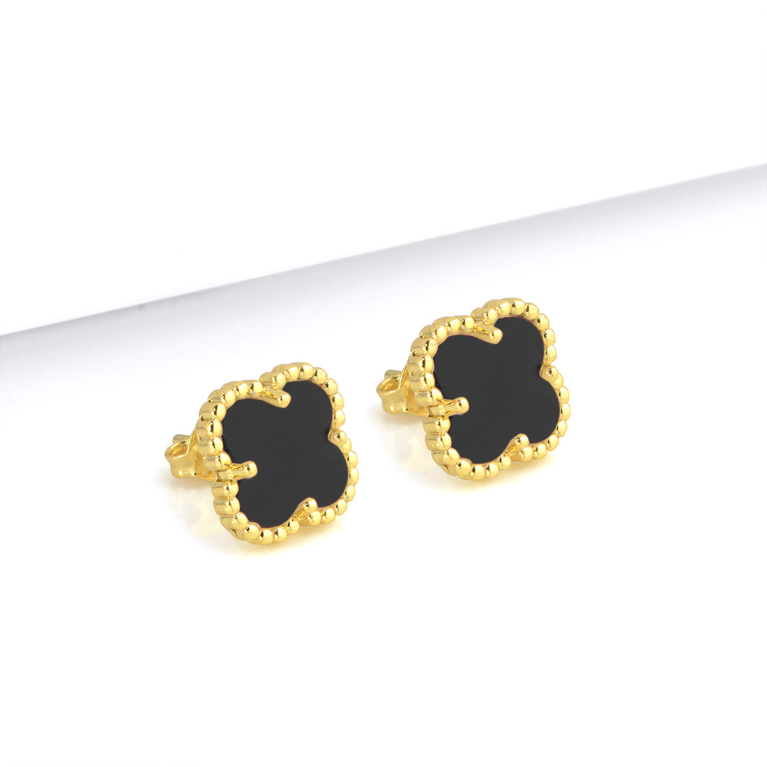 Brinco Trevo Ônix Banhado A Ouro 18k