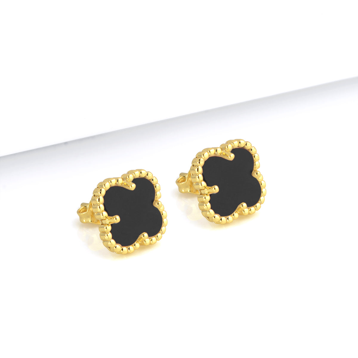 Brinco Trevo Ônix Banhado A Ouro 18k