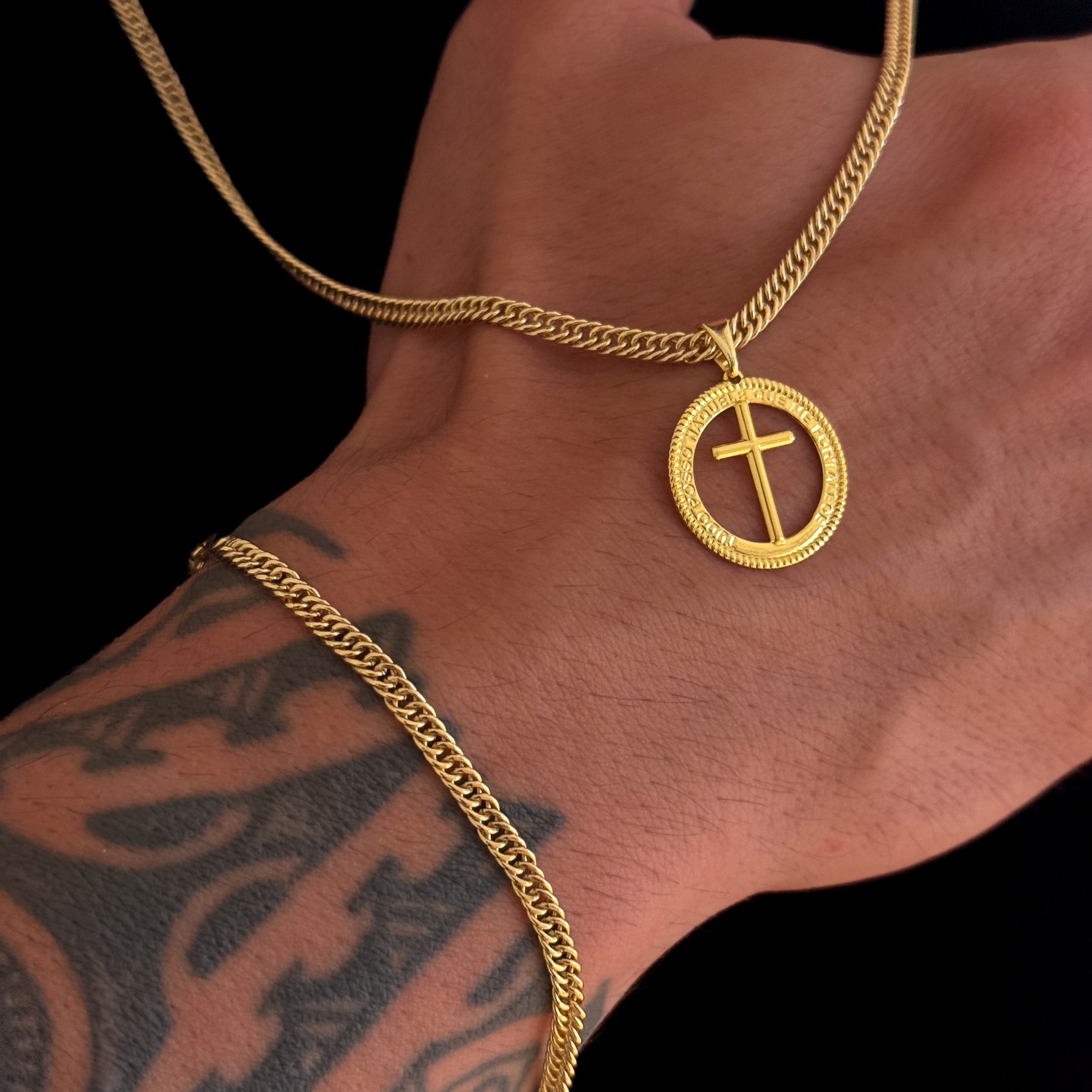 Colar Medalha Com Crucifixo - Corrente e Pulseira Lacraia Banhado A Ouro 18k