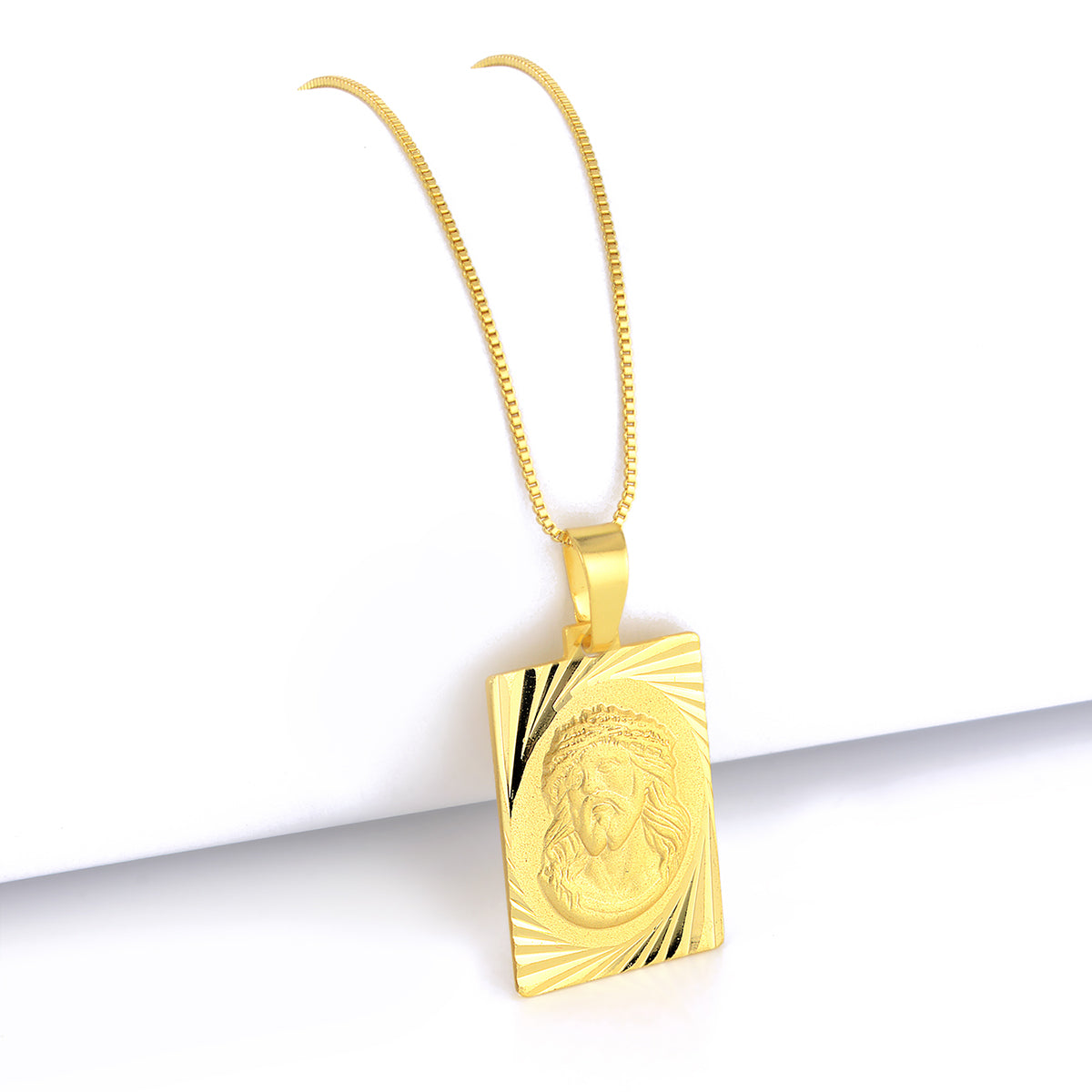 Pingente Plaquinha Jesus Cristo Diamantado 3x2,5cm Banhado A Ouro 18k