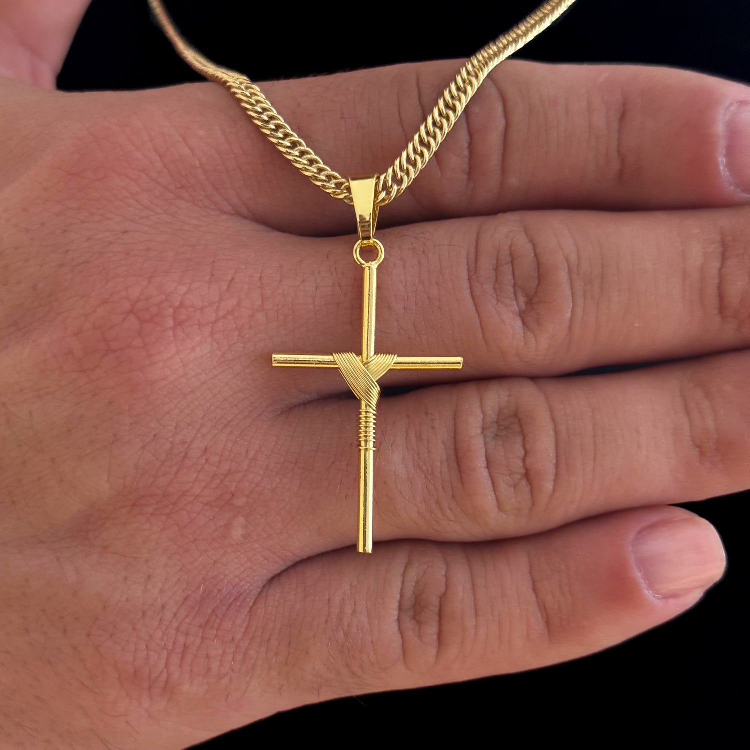 Colar Crucifixo Palito M - Corrente Lacraia Banhado A Ouro 18k