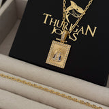 Colar Plaquinha N. Sra. Aparecida Detalhado Cravejado P - Corrente e Pulseira Cadeado 2mm Banhado A Ouro 18k