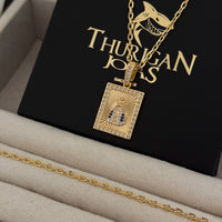 Colar Plaquinha N. Sra. Aparecida Detalhado Cravejado P - Corrente e Pulseira Cadeado 2mm Banhado A Ouro 18k