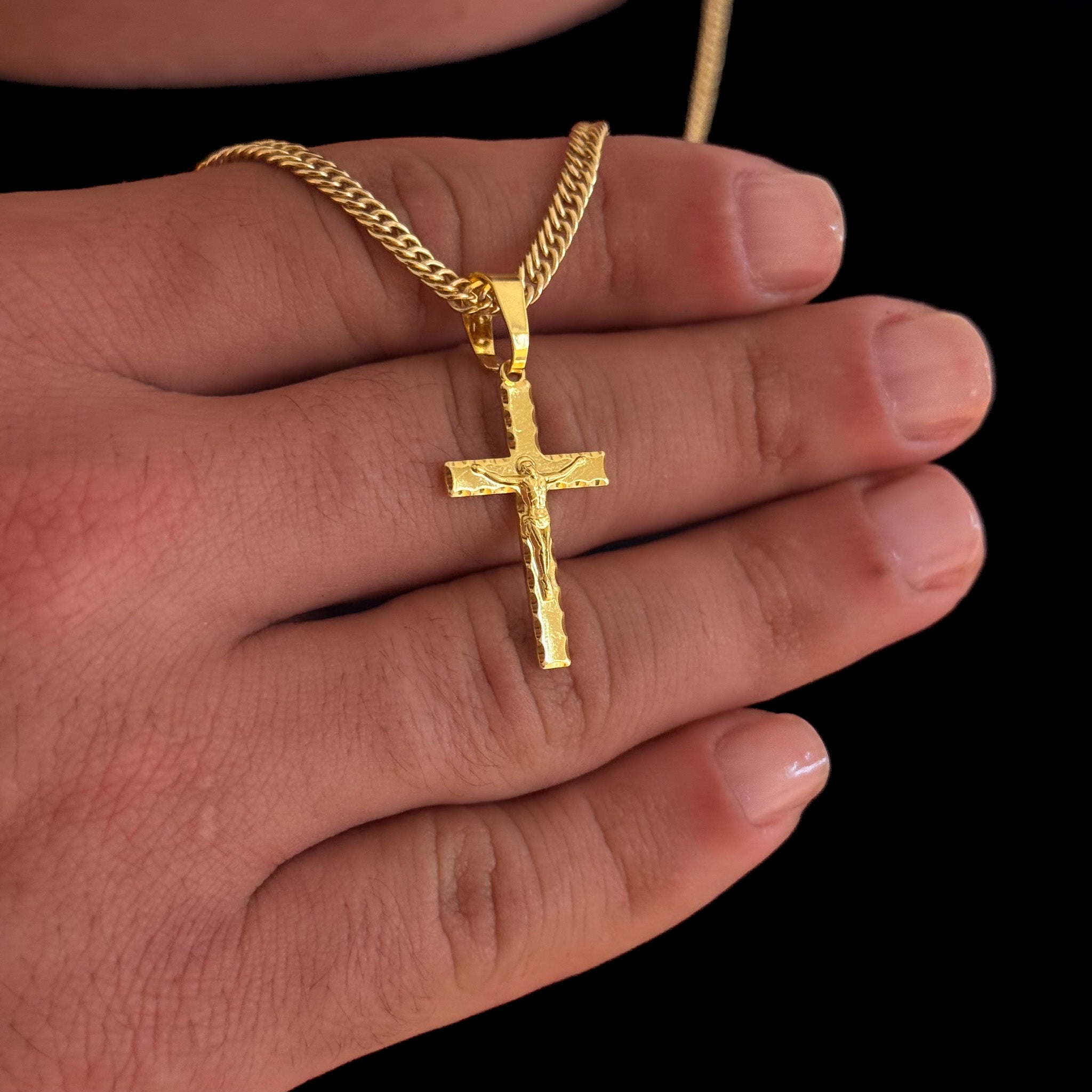 Colar Crucifixo Jesus Na Cruz 3D - Corrente e Pulseira Lacraia Banhado A Ouro 18k