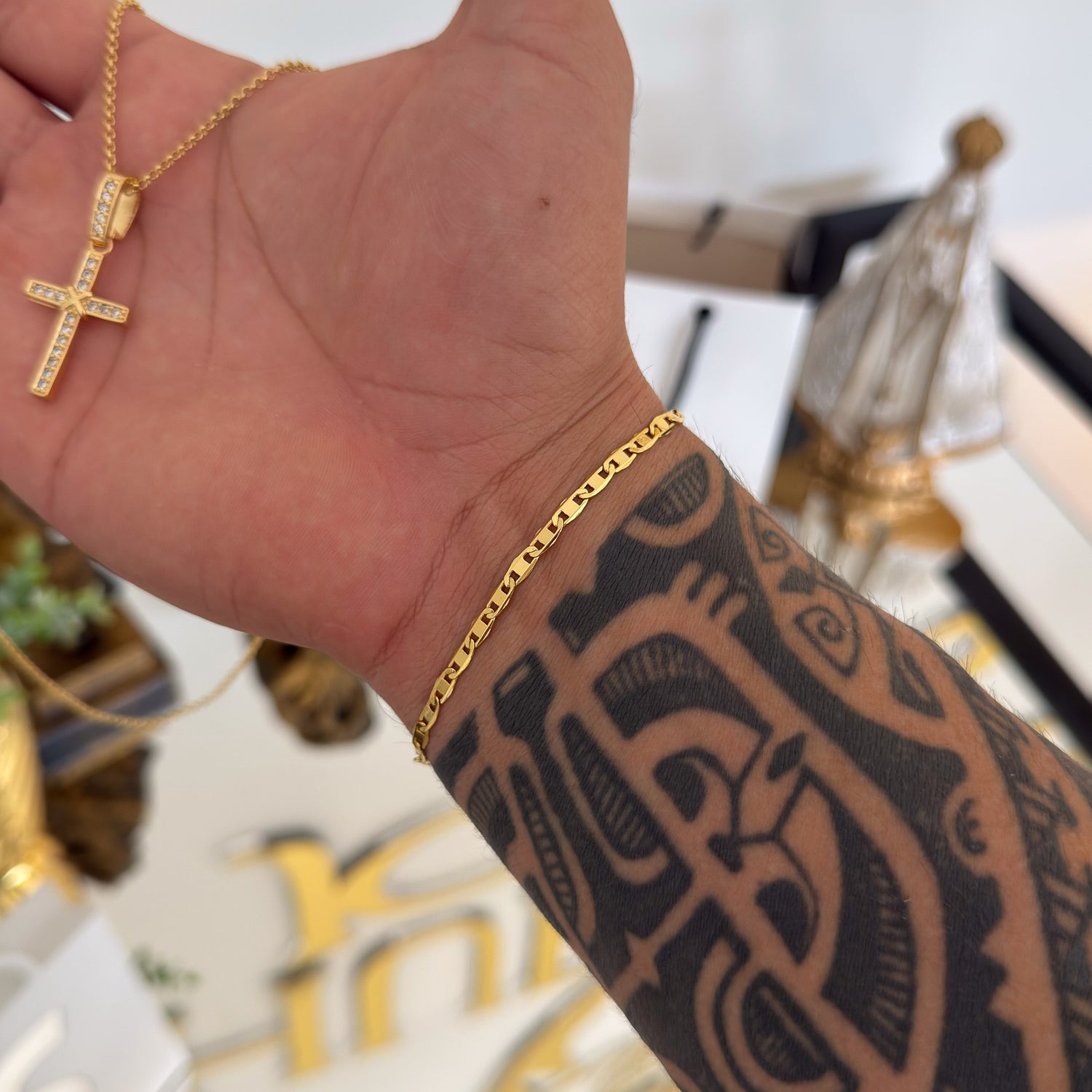 Colar Crucifixo Amarrado Cravejado - Corrente Elo Português e Pulseira Piastrine Banhado A Ouro 18k
