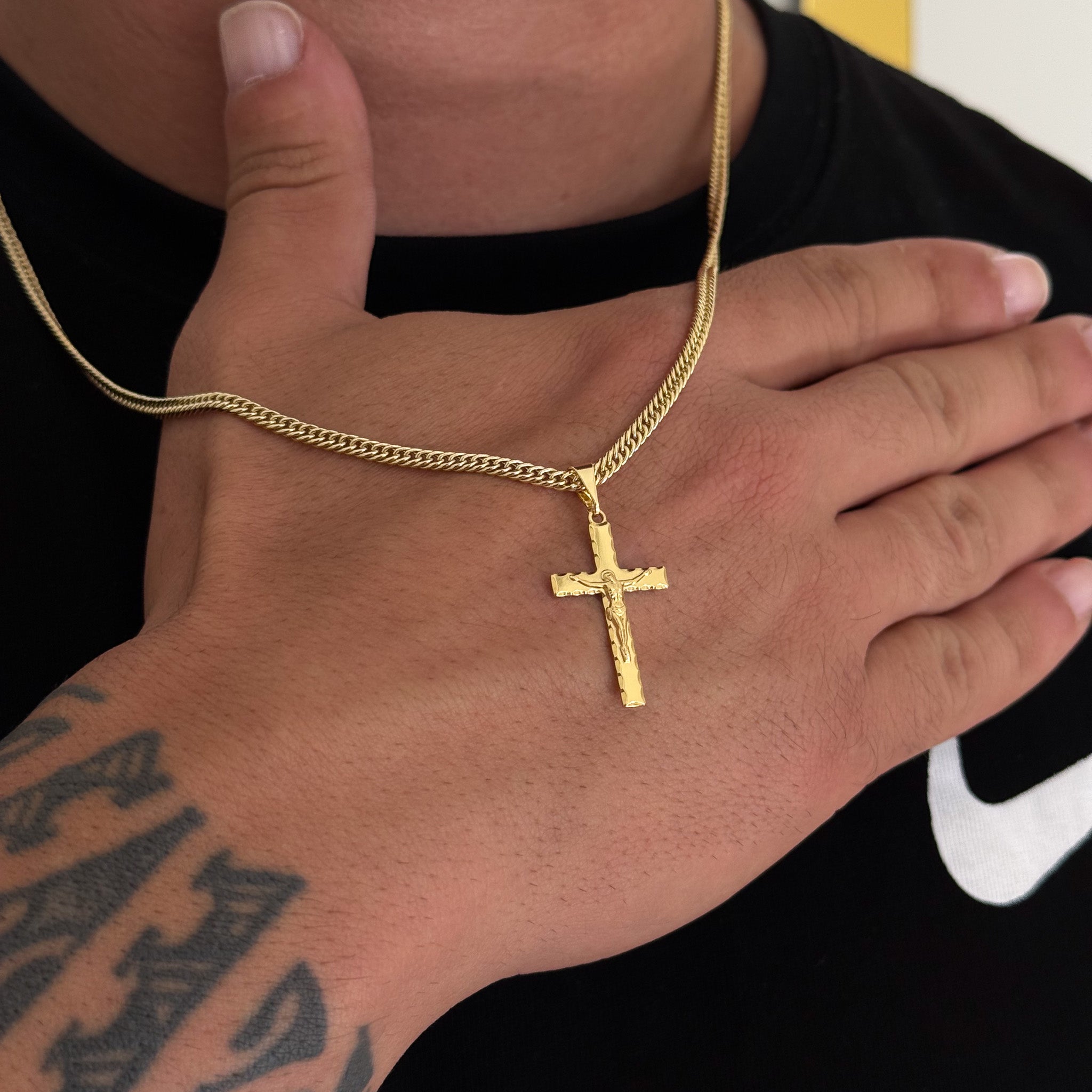 Colar Crucifixo Jesus Na Cruz 3D - Corrente Lacraia Banhado A Ouro 18k