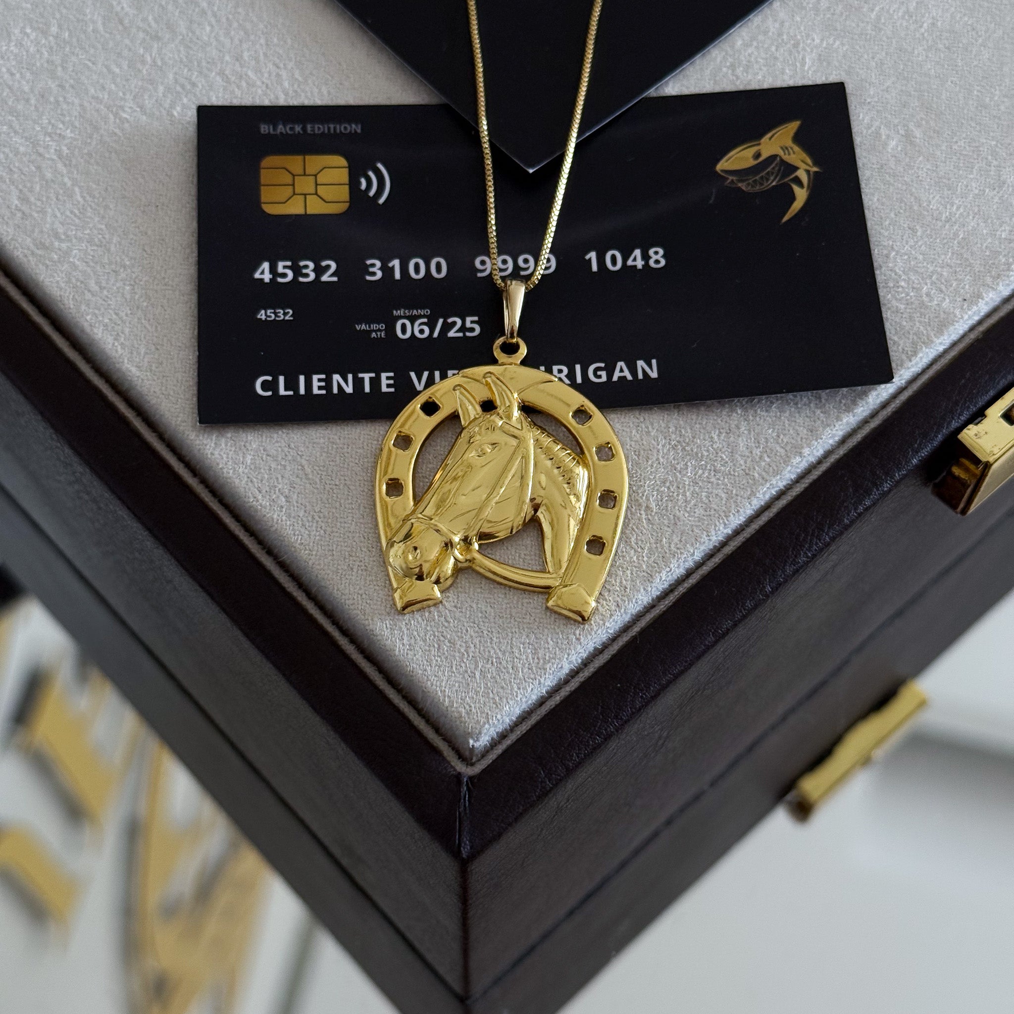 Pingente Ferradura Cavalo Vazado 4x3cm Banhado A Ouro 18k