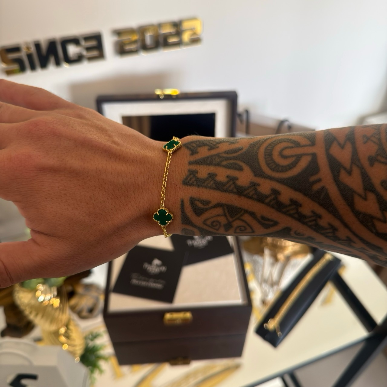 Pulseira Elo Português 2mm Trevo Esmeralda  Banhado A Ouro 18k