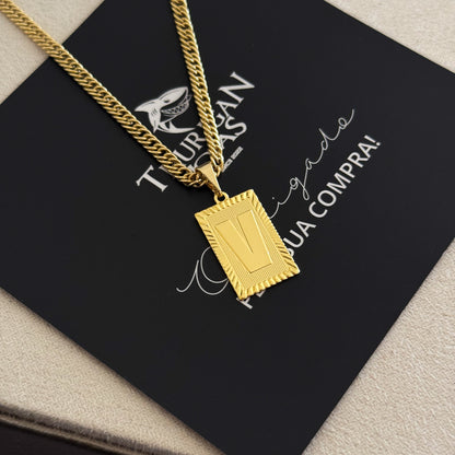 Colar Plaquinha De Letra - Corrente Lacraia 3mm Banhado A Ouro 18k