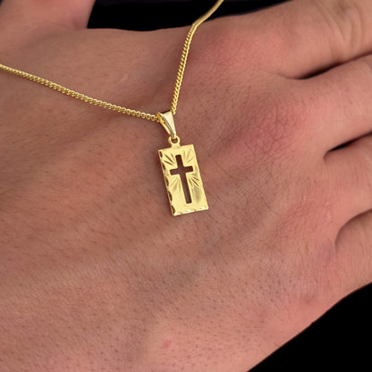 Colar Plaquinha Crucifixo Vazado - Corrente Grumet Banhado A Ouro 18k