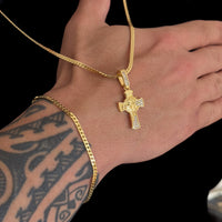 Colar Crucifixo Face De Cristo Detalhado Cravejado P - Corrente e Pulseira Grumet Flat Banhado A Ouro 18k