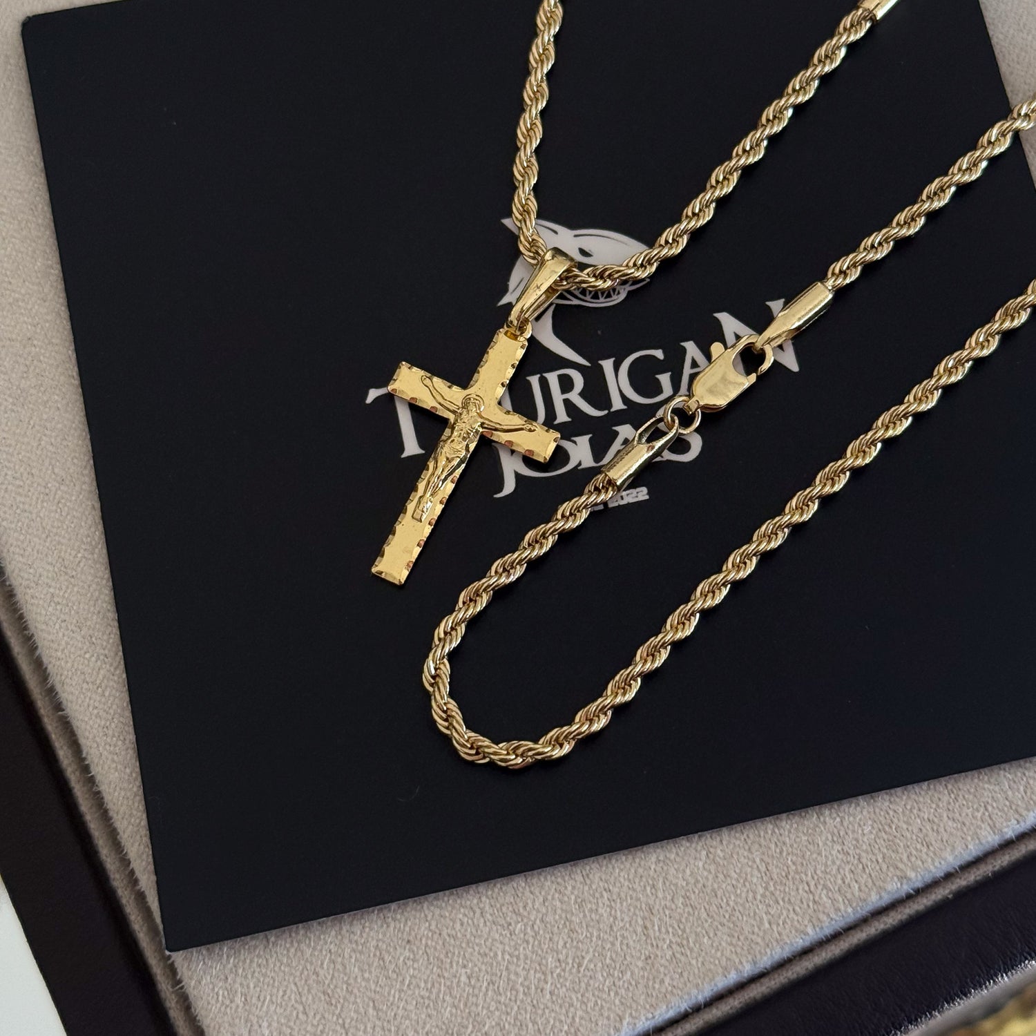 Colar Crucifixo Jesus Na Cruz 3D - Corrente e Pulseira Baiana Banhado A Ouro 18k