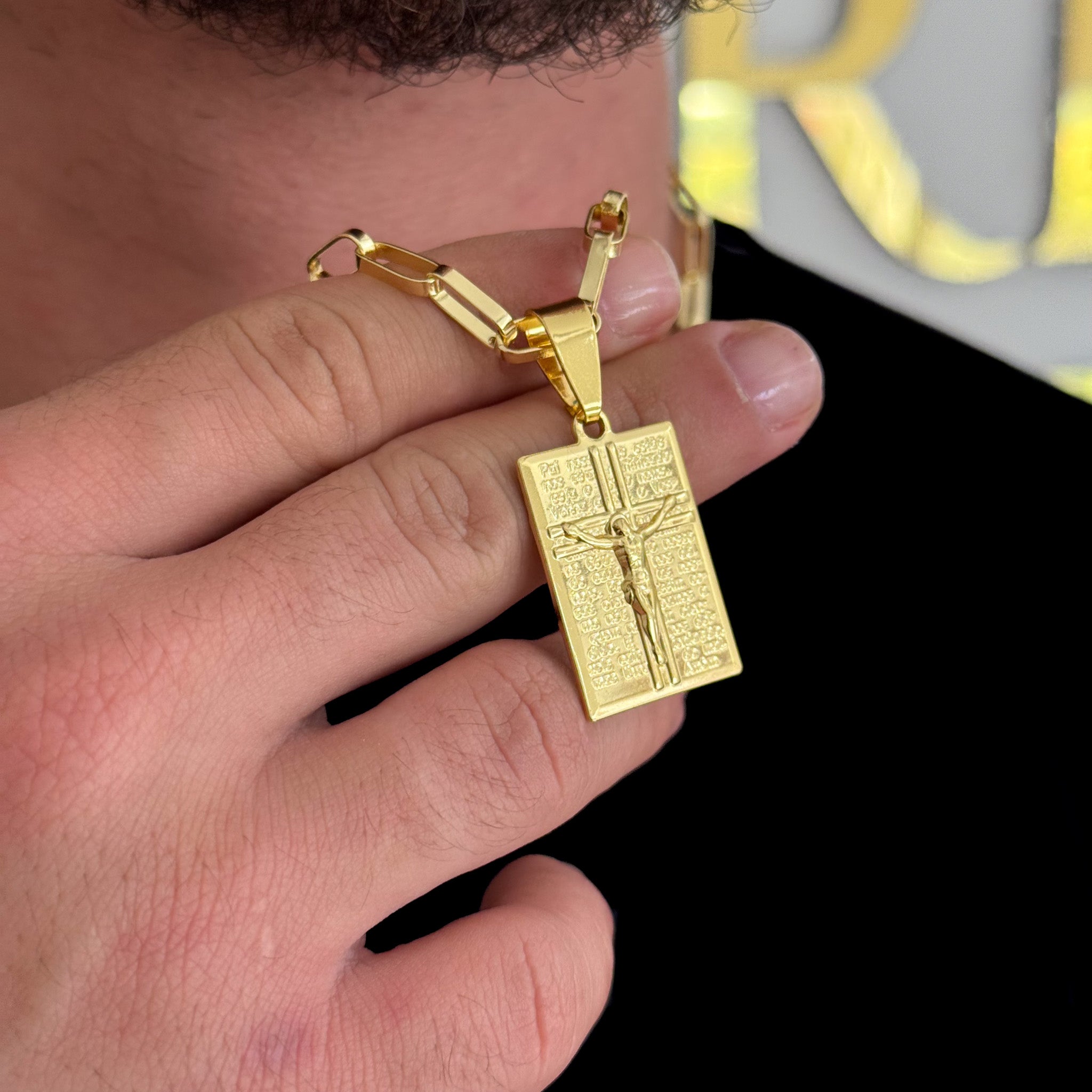 Colar Plaquinha Jesus Crucificado - Corrente Elo Alongado Banhado A Ouro 18k