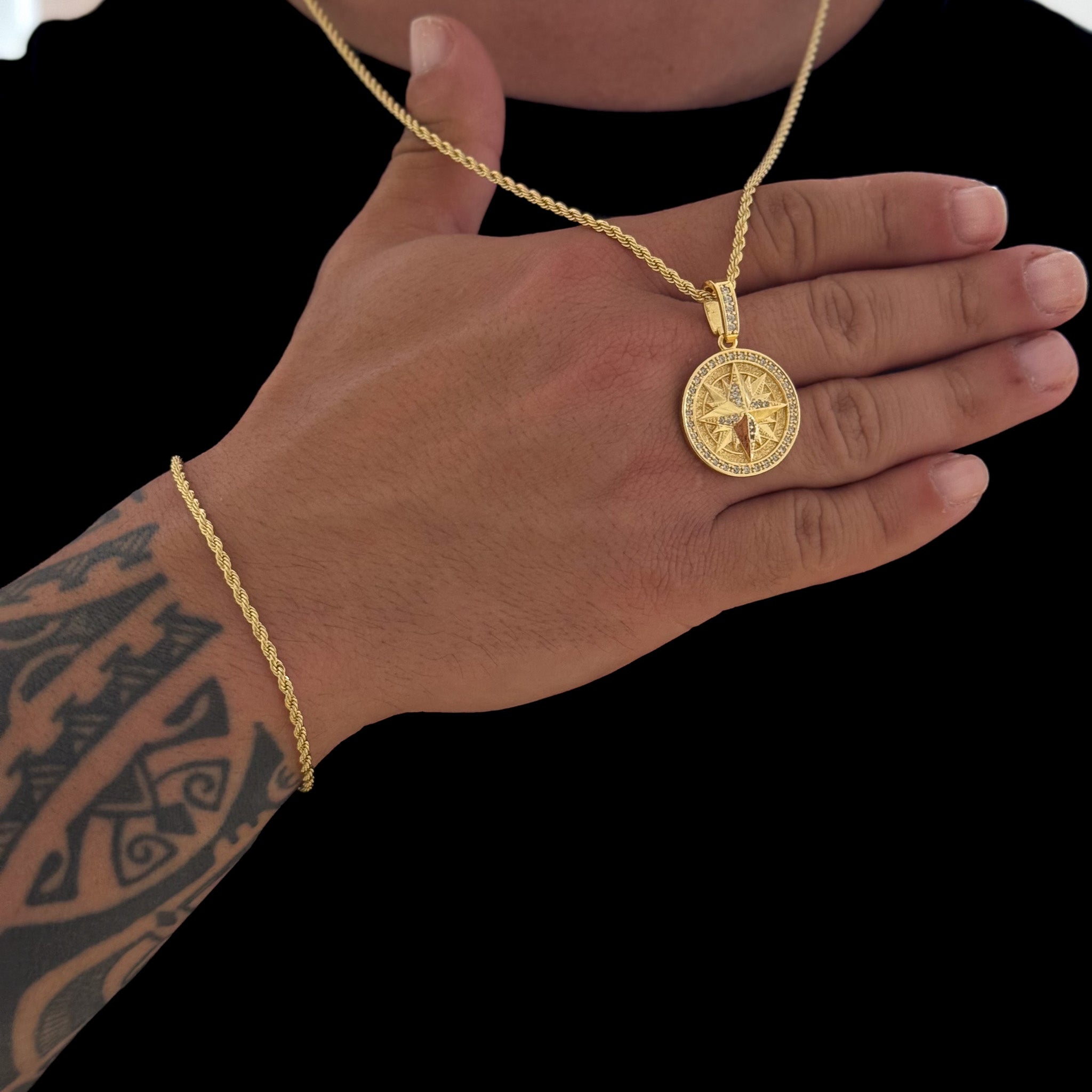 Colar Medalha Rosa Dos Ventos Cravejado P - Corrente e Pulseira Baiana Banhado A Ouro 18k