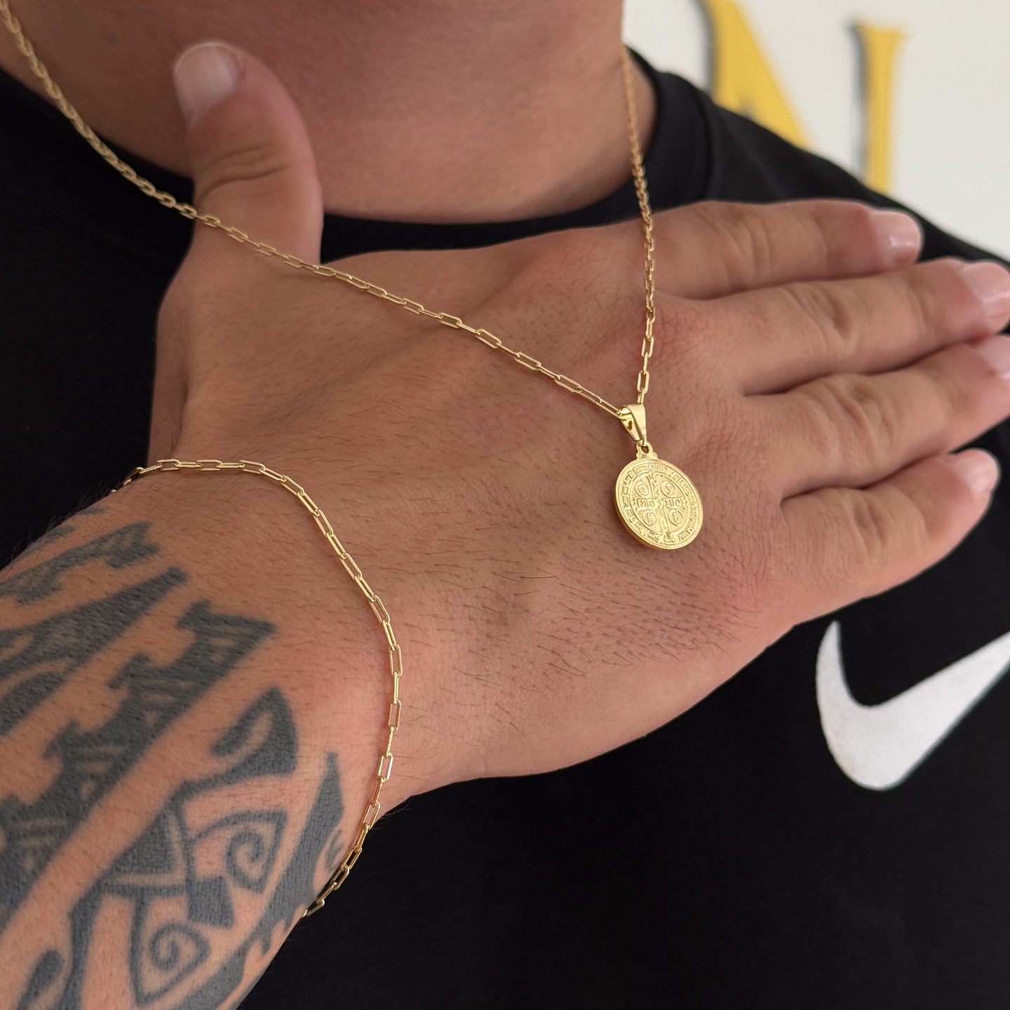 Colar Medalha De São Bento - Corrente e Pulseira Cadeado Alongado Banhado A Ouro 18k