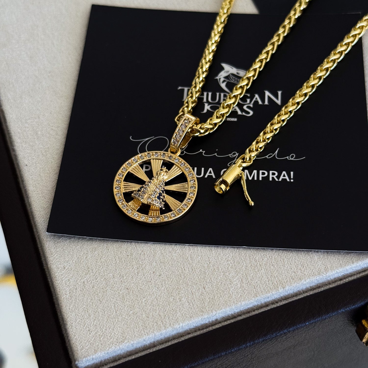Colar Medalha N. Sra. Aparecida Vazado Cravejado P - Corrente e Pulseira Palmeira Banhado A Ouro 18k