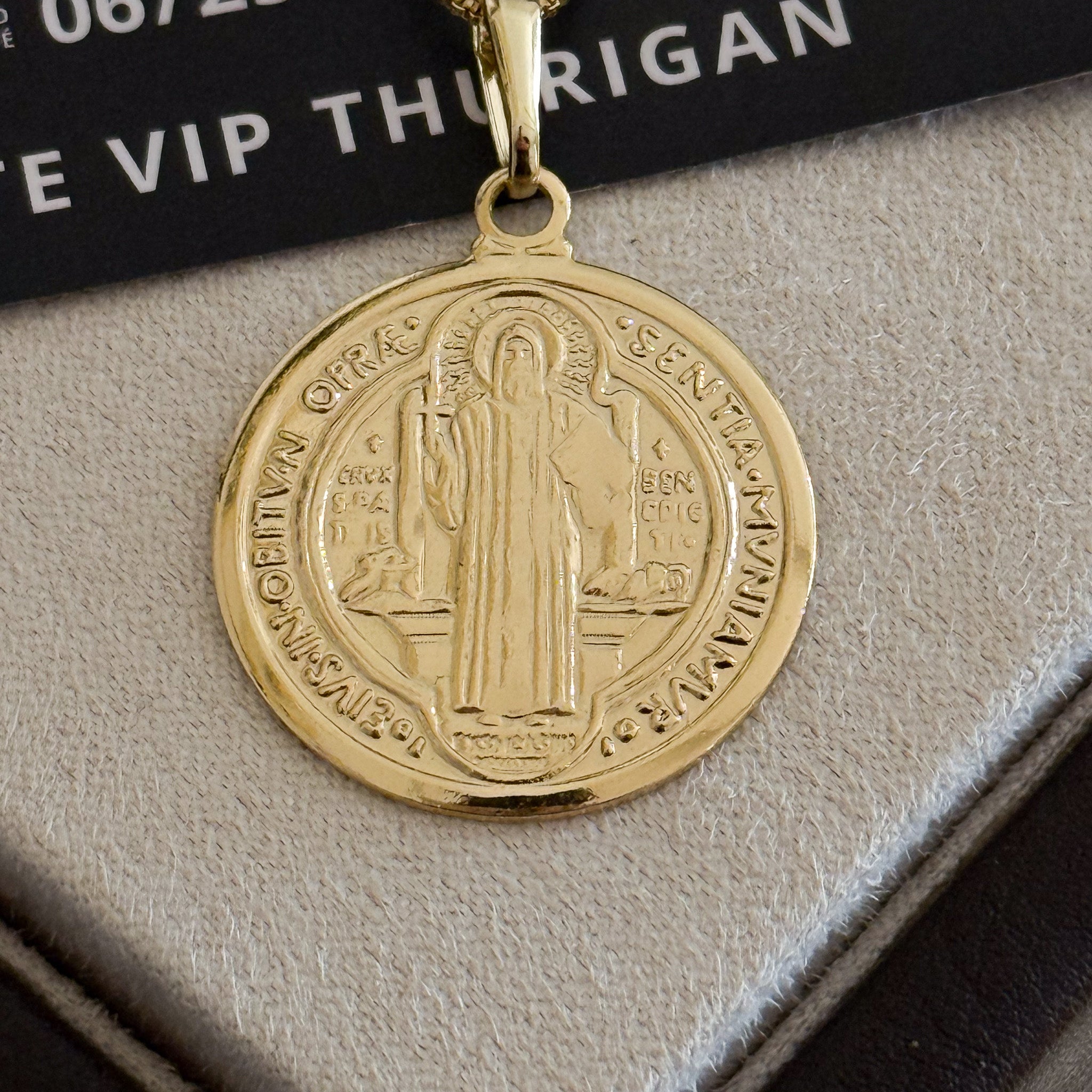 Pingente Medalha De São Bento 2,5x2,5cm Banhado A Ouro 18k