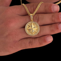 Colar Medalha Rosa Dos Ventos Cravejado P - Corrente Lacraia Banhado A Ouro 18k