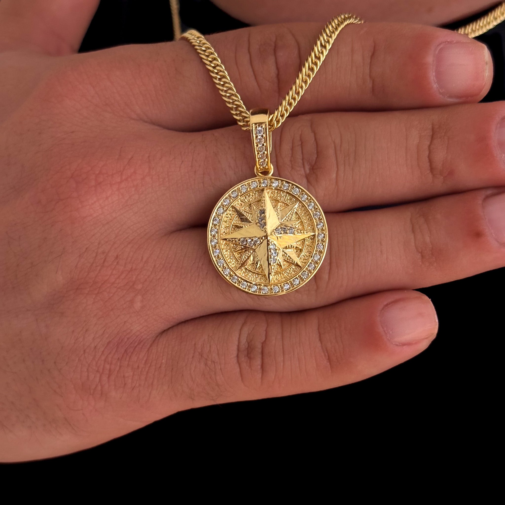 Colar Medalha Rosa Dos Ventos Cravejado P - Corrente Lacraia Banhado A Ouro 18k