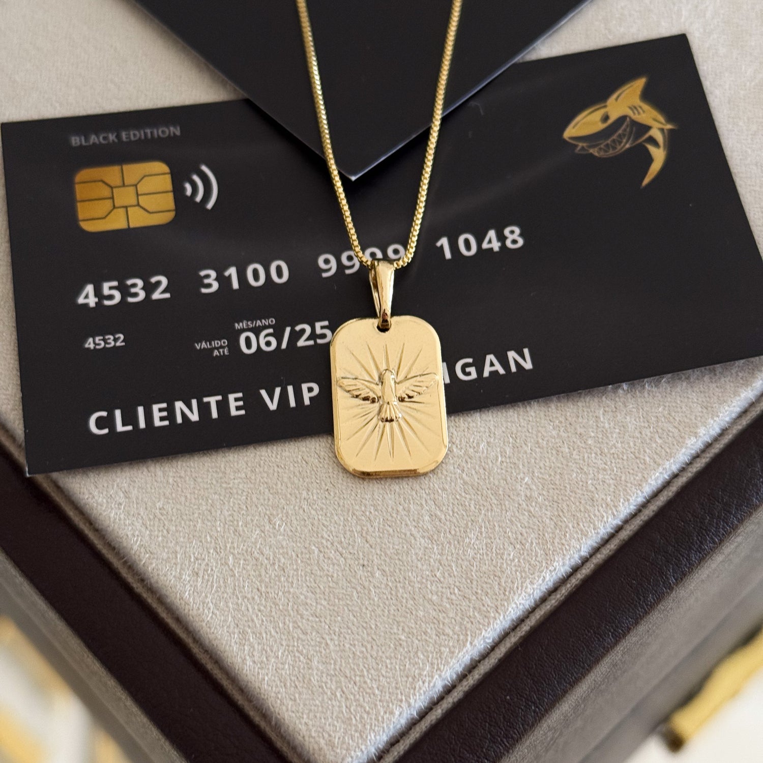 Pingente Plaquinha Espírito Santo 2x1,5cm Banhado A Ouro 18k