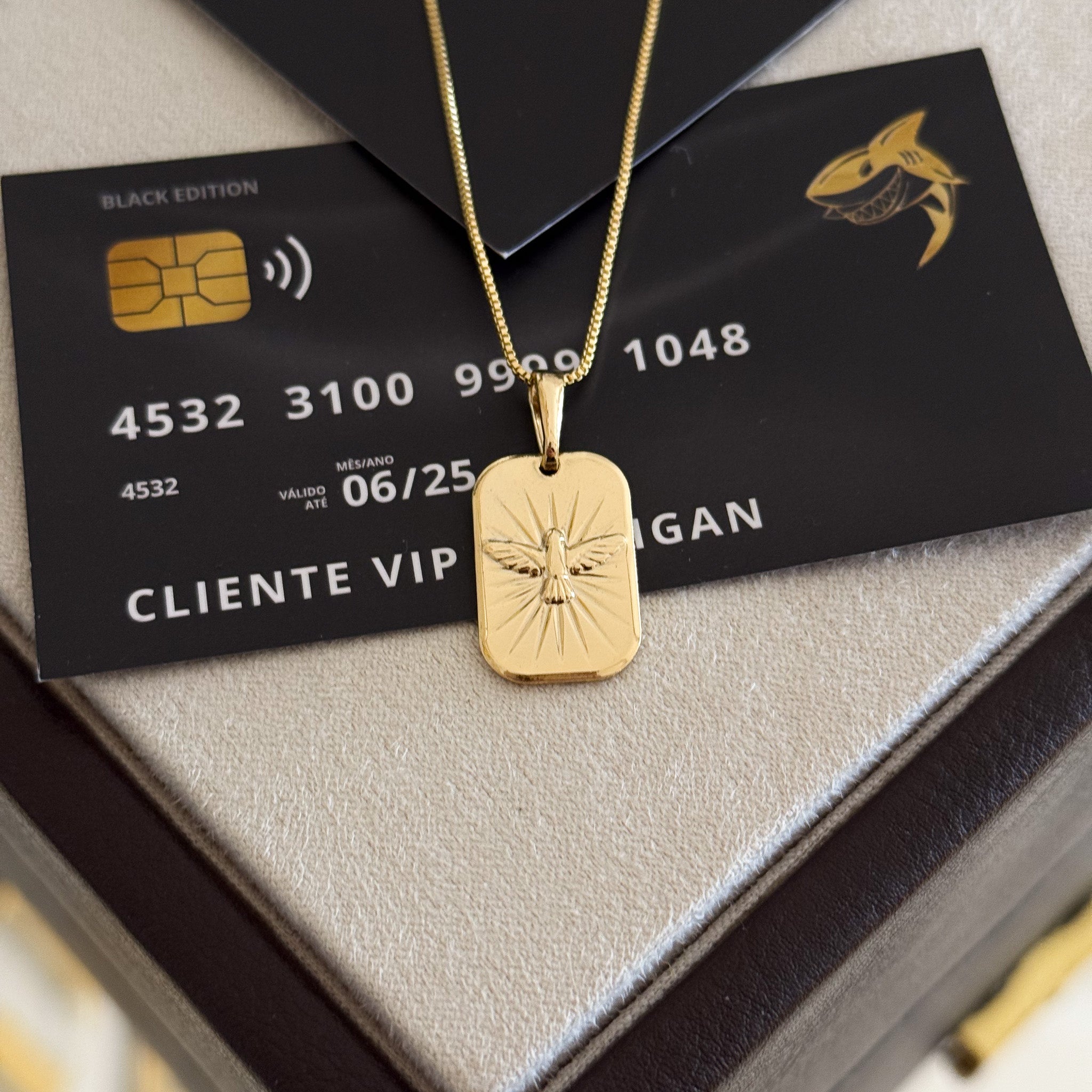Pingente Plaquinha Espírito Santo 2x1,5cm Banhado A Ouro 18k