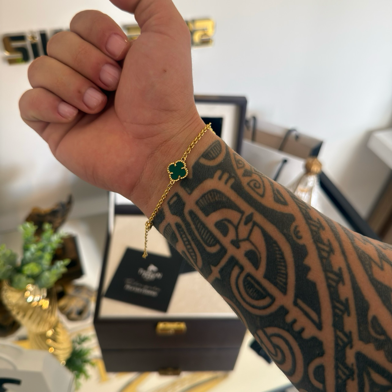 Pulseira Elo Português 2mm Trevo Esmeralda  Banhado A Ouro 18k