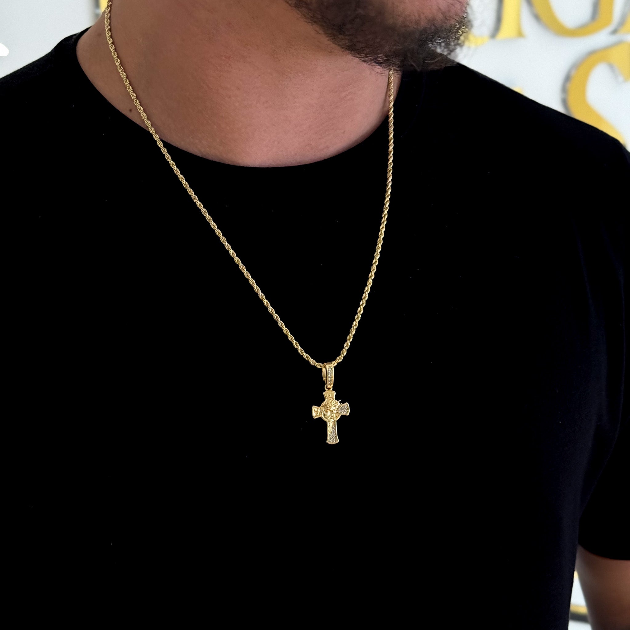 Colar Crucifixo Face De Cristo Detalhado Cravejado P - Corrente Baiana Banhado A Ouro 18k