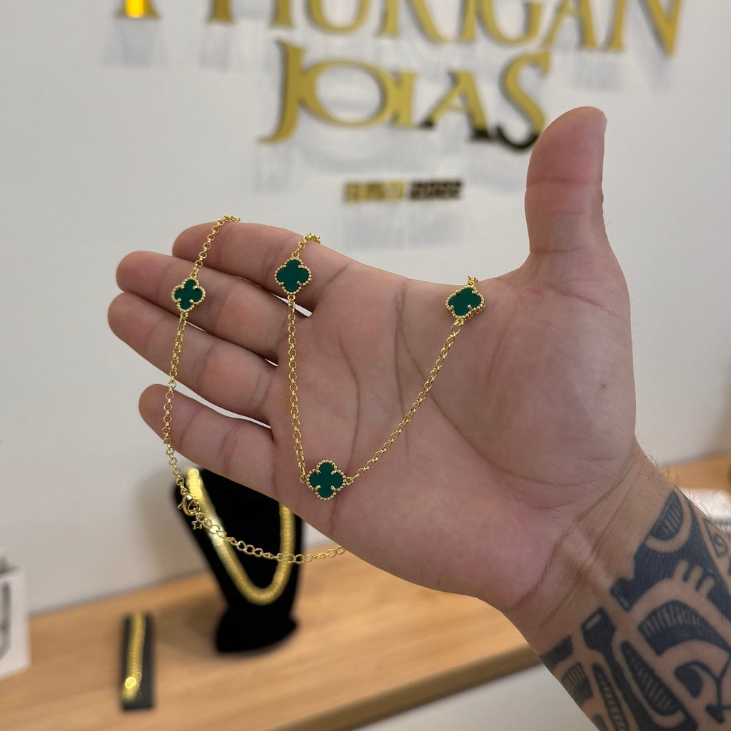 Kit Corrente e Pulseira Elo Português 2mm Trevo Esmeralda Banhado A Ouro 18k