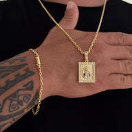 Colar Plaquinha N. Sra. Aparecida Detalhado Cravejado P - Corrente e Pulseira Cadeado 2mm Banhado A Ouro 18k