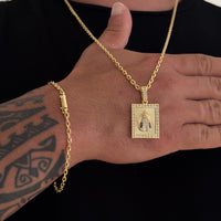 Colar Plaquinha N. Sra. Aparecida Detalhado Cravejado P - Corrente e Pulseira Cadeado 2mm Banhado A Ouro 18k