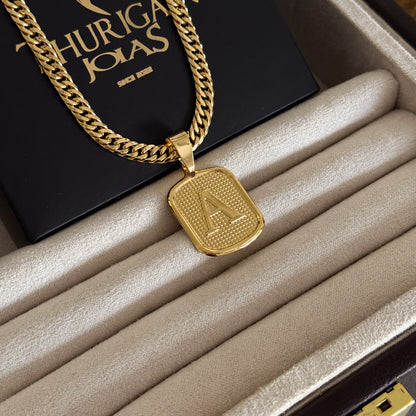 Colar Plaquinha De Letra - Corrente Lacraia 6mm Banhado A Ouro 18k
