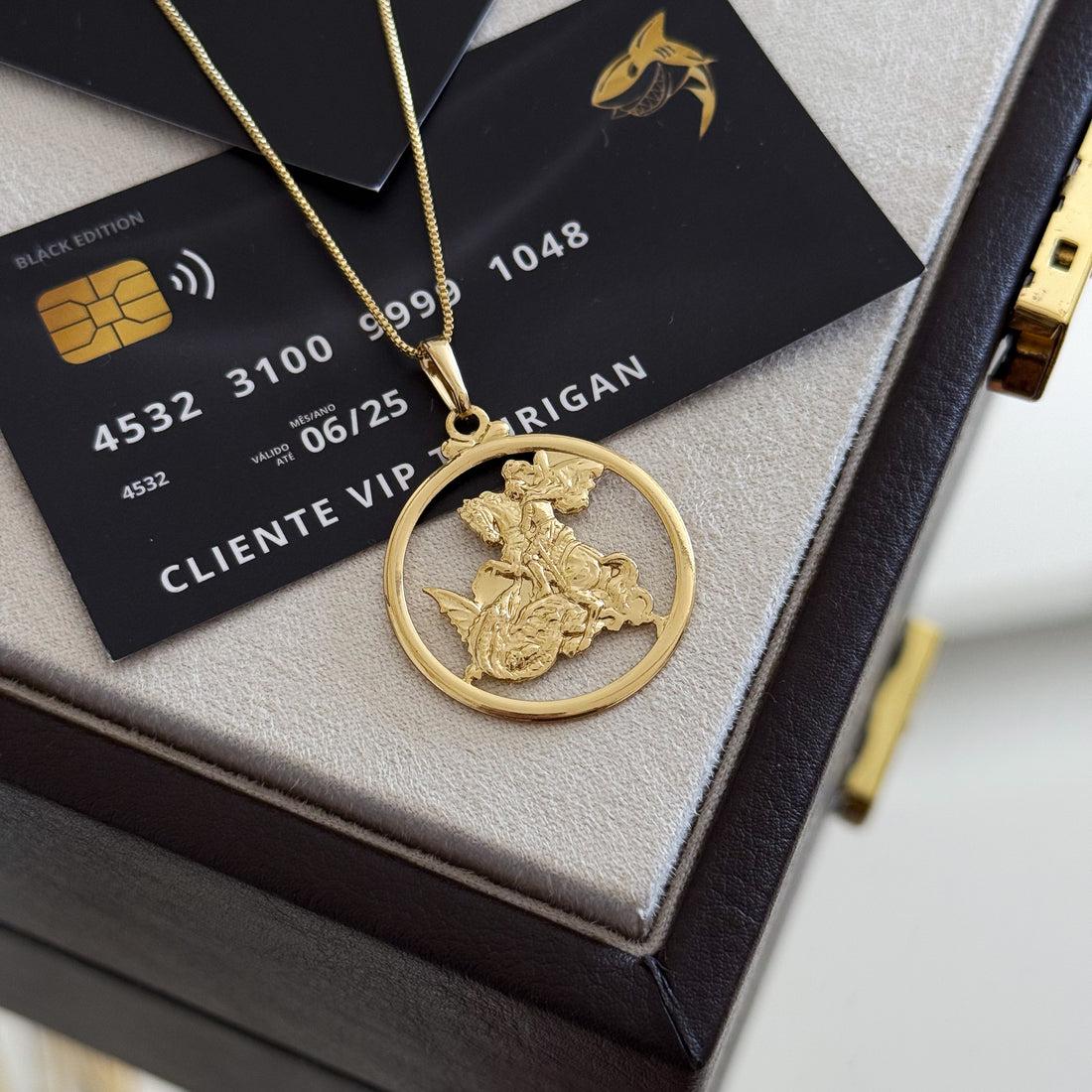 Pingente Medalha de São Jorge Vazado 2,5x2,5cm Banhado A Ouro 18k