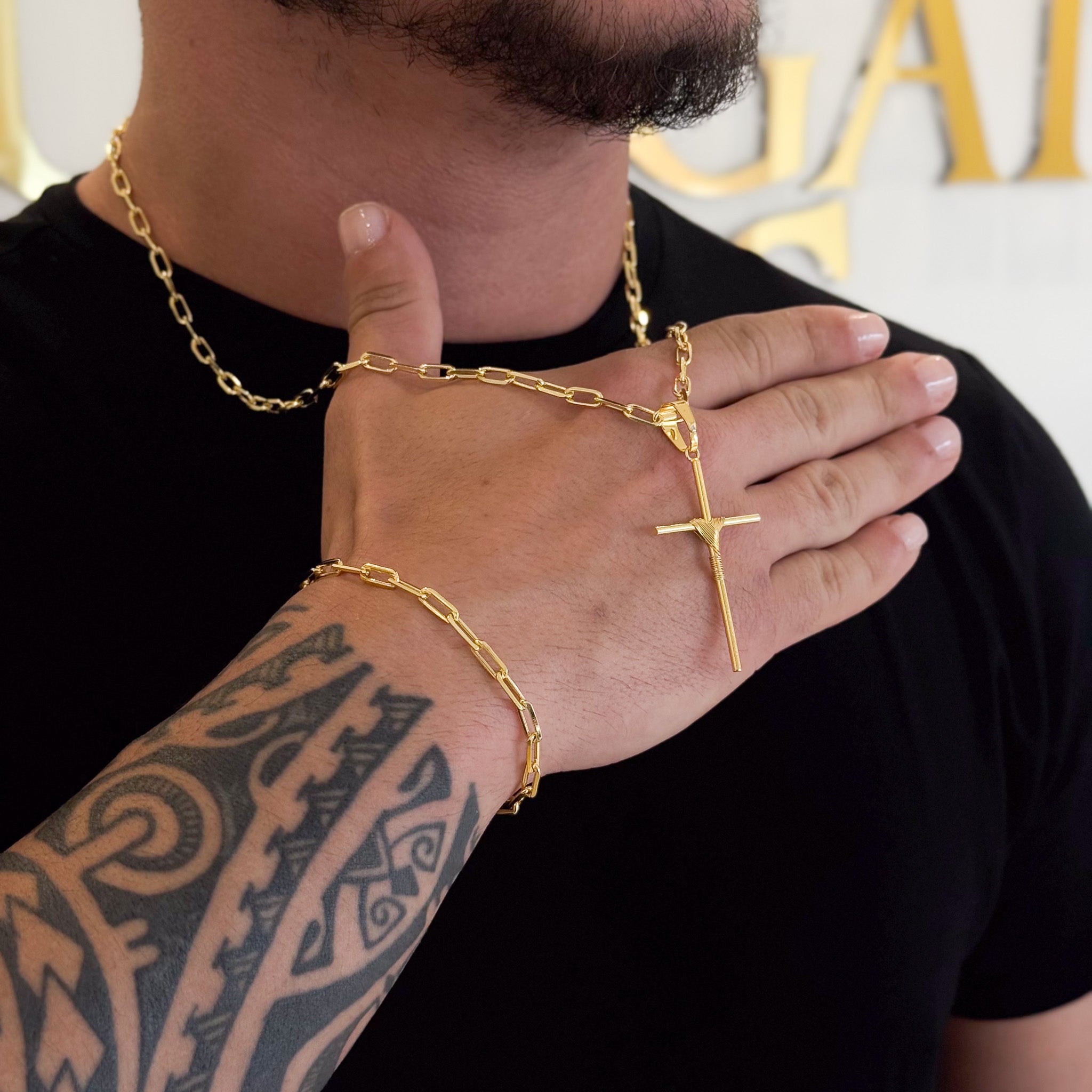 Colar Crucifixo Palito G - Corrente e Pulseira Cadeado Alongado Banhado A Ouro 18k