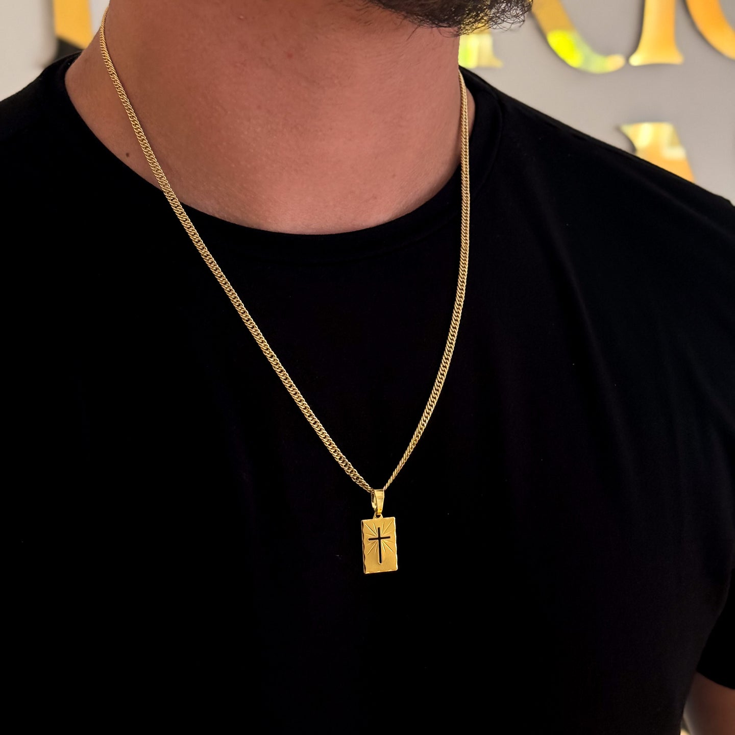 Colar Plaquinha Crucifixo Vazado - Corrente Lacraia Banhado A Ouro 18k