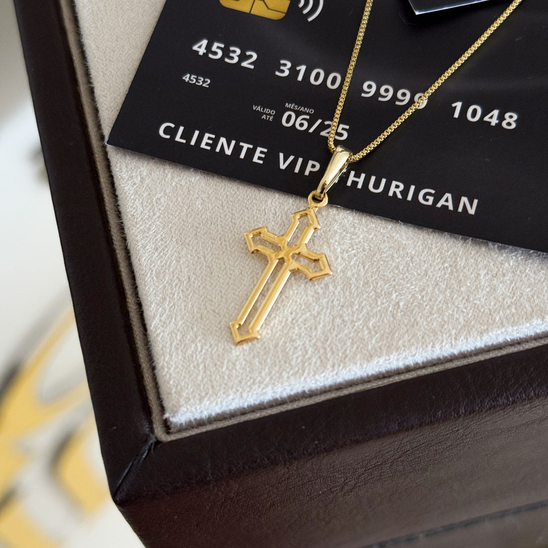 Pingente Crucifixo Detalhado Vazado 3x1,5cm Banhado A Ouro 18k