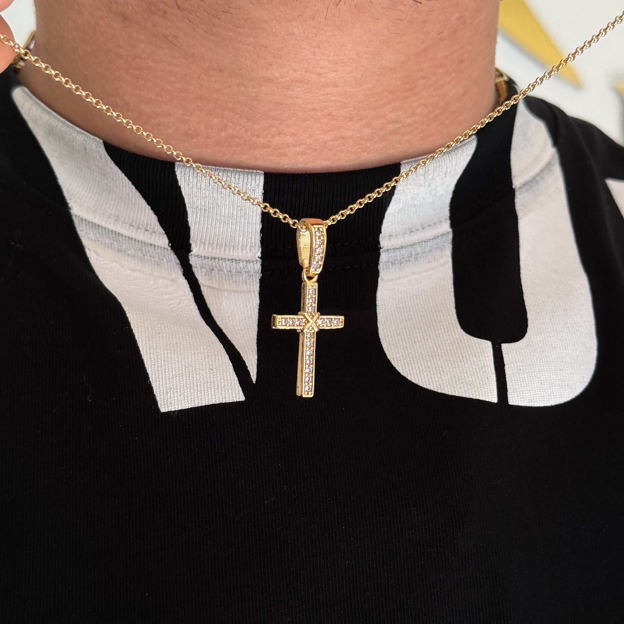 Colar Crucifixo Amarrado Cravejado - Corrente Elo Português e Pulseira Piastrine Banhado A Ouro 18k