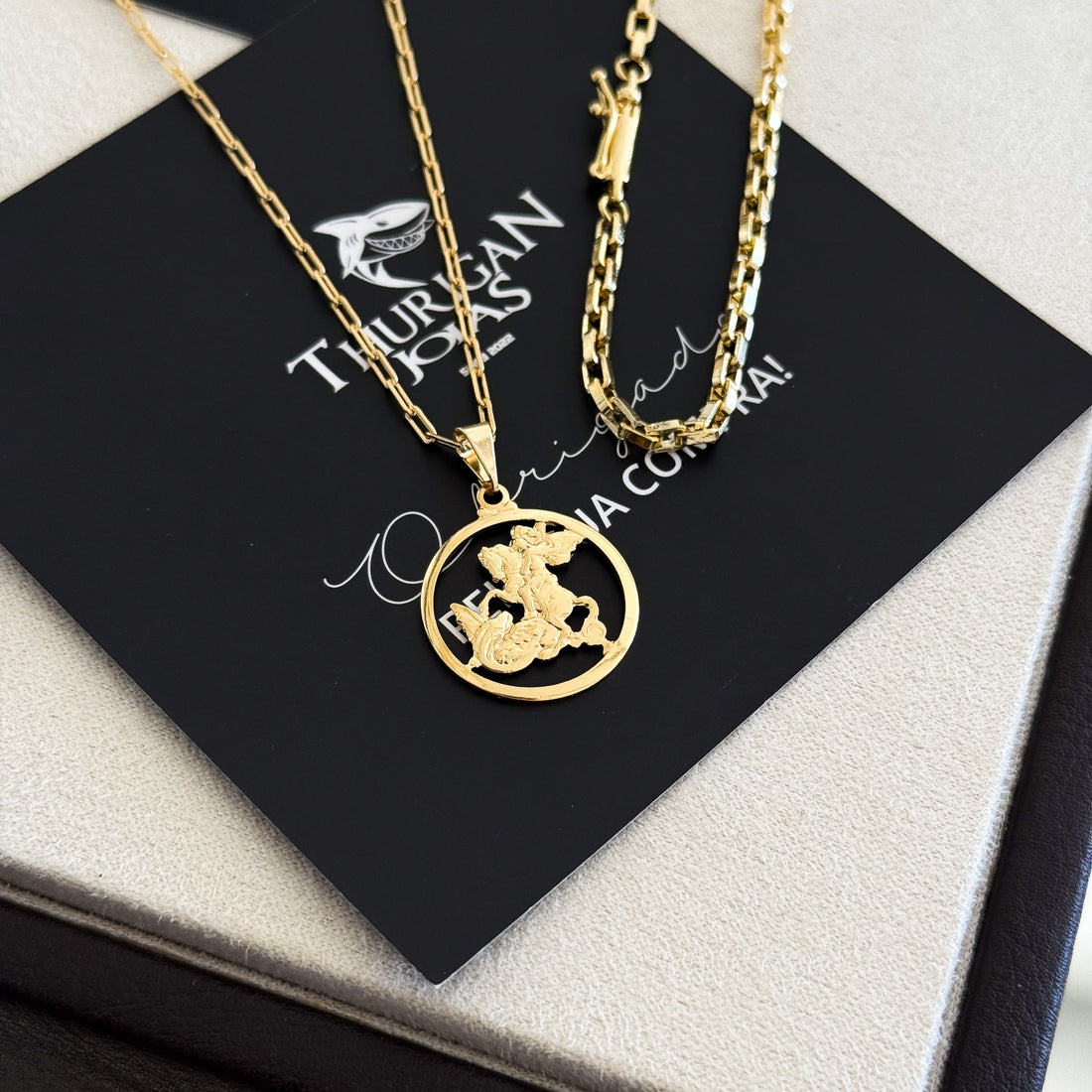 Colar Medalha de São Jorge Vazado - Corrente Cadeado Alongado e Pulseira Veneziana Banhado A Ouro 18k