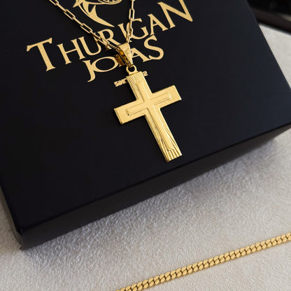 Colar Crucifixo Em Alto Relevo - Corrente Cadeado Alongado e Pulseira Grumet Flat Banhado A Ouro 18k