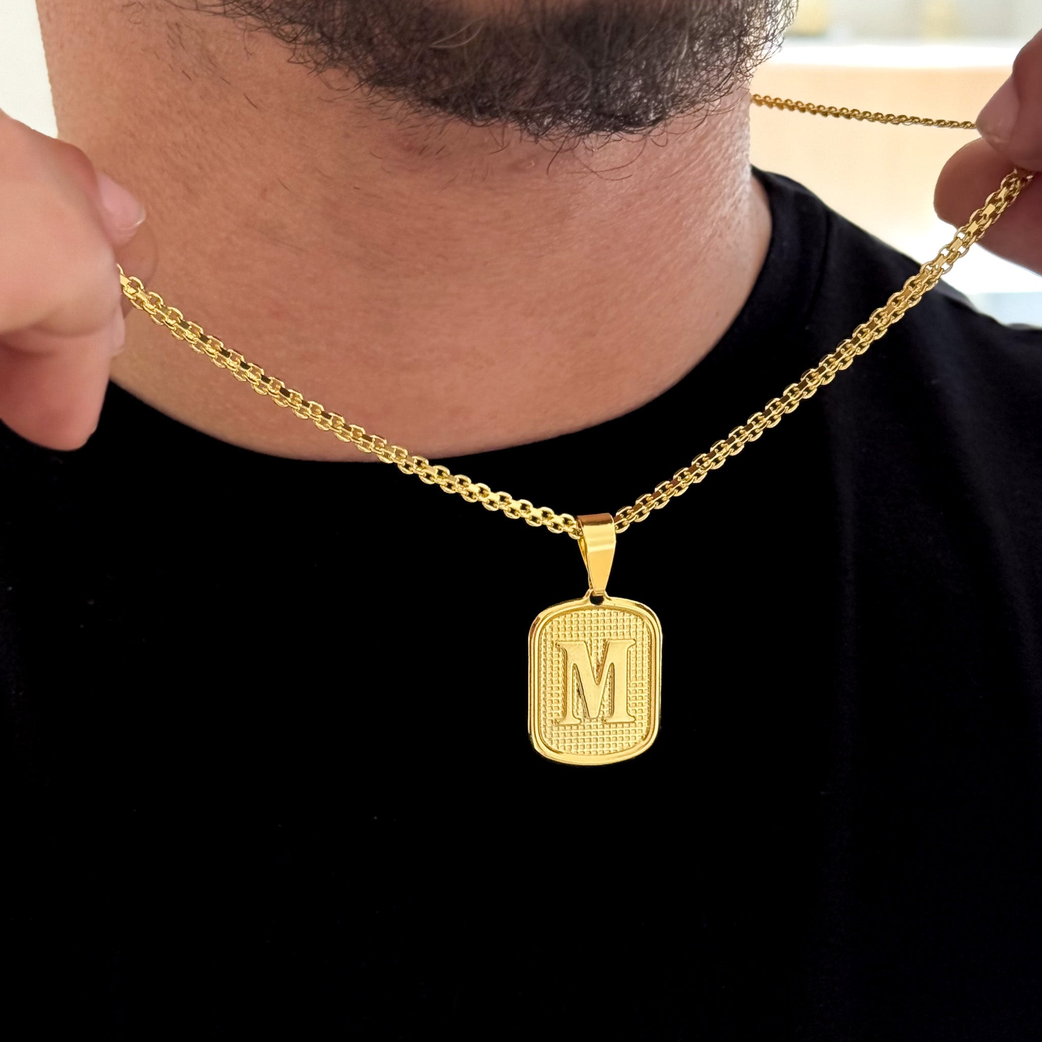 Colar Plaquinha De Letra - Corrente Cadeado Duplo Banhado A Ouro 18k