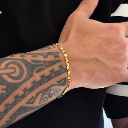 Colar Crucifixo Jesus Na Cruz 3D - Corrente 3 Por 1 Fígaro e Pulseira Piastrine Banhado A Ouro 18k