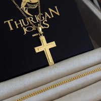 Colar Crucifixo Em Alto Relevo - Corrente Cadeado Alongado e Pulseira Grumet Flat Banhado A Ouro 18k