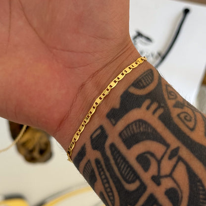 Colar Crucifixo Detalhado Vazado - Corrente Cadeado Alongado e Pulseira Piastrine Banhado A Ouro 18k