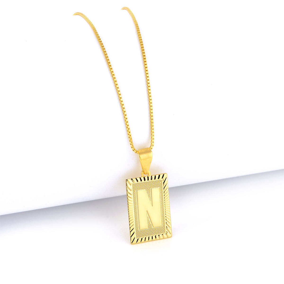 Pingente Plaquinha de Letra 2x1,3cm Banhado A Ouro 18k