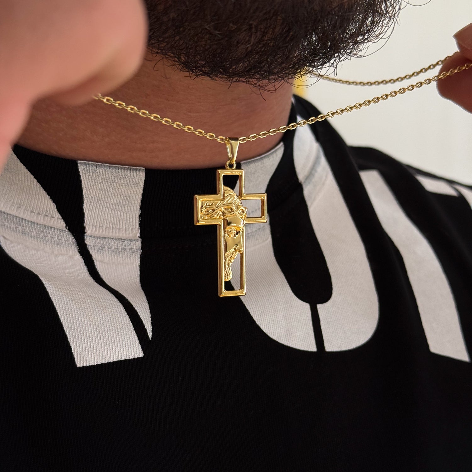 Colar Crucifixo Com Jesus Vazado - Corrente Cadeado e Pulseira Veneziana Banhado A Ouro 18k